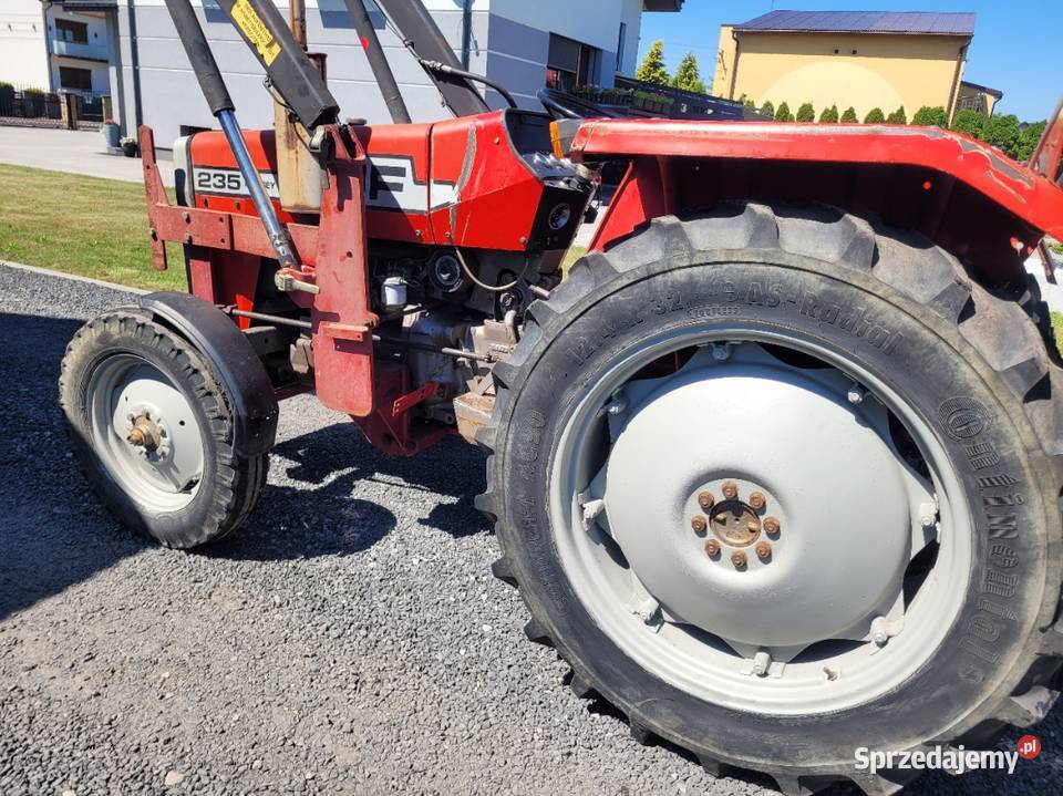 Ciągnik rolniczy MASSEY FERGUSON 235 Przyrów