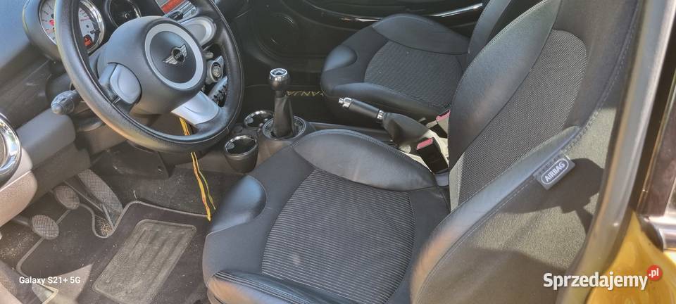 Piękny Mini Cooper dużym serwisie Jelenia Góra