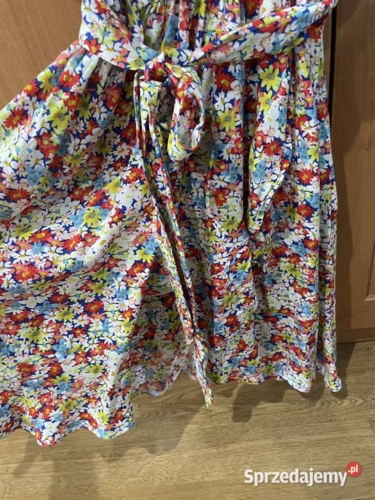 Piękna letnia zwiewna sukienka w drobne Kwiatki