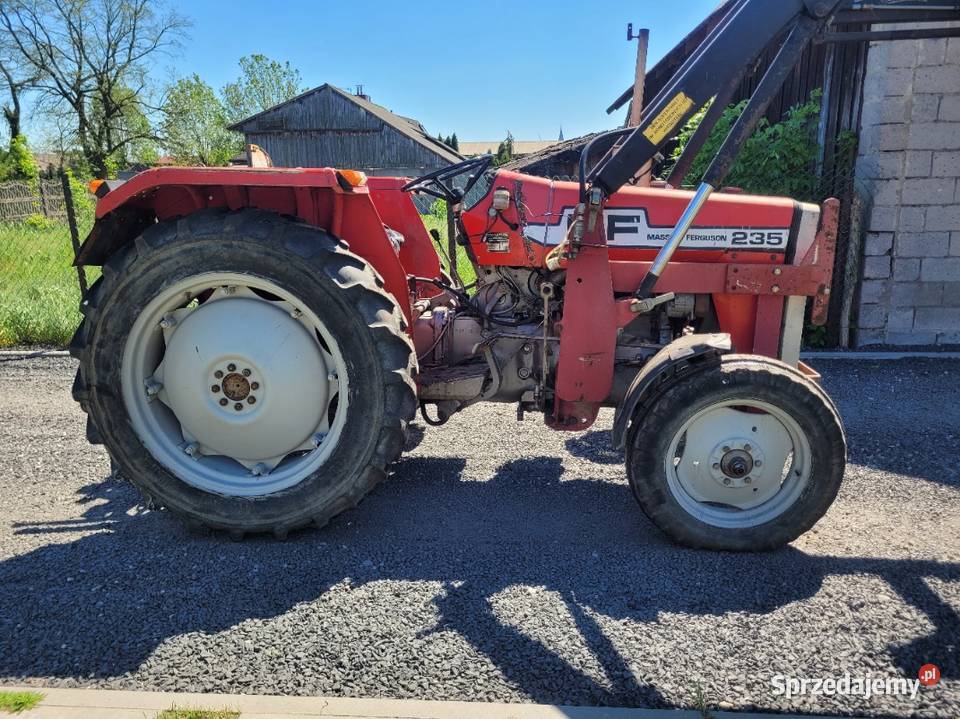 Ciągnik rolniczy MASSEY FERGUSON 235