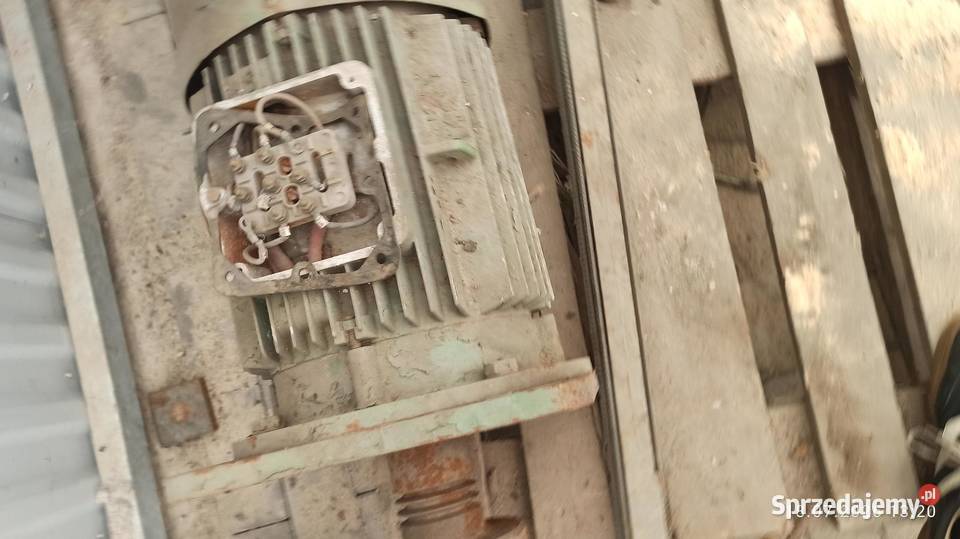 silnik 22 kW kołnierzowy z kołem pasowym płyta Kłodawa