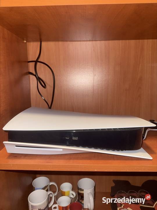PlayStation 5 5 z napędem 825GB pad z efektem Wielmoża sprzedam
