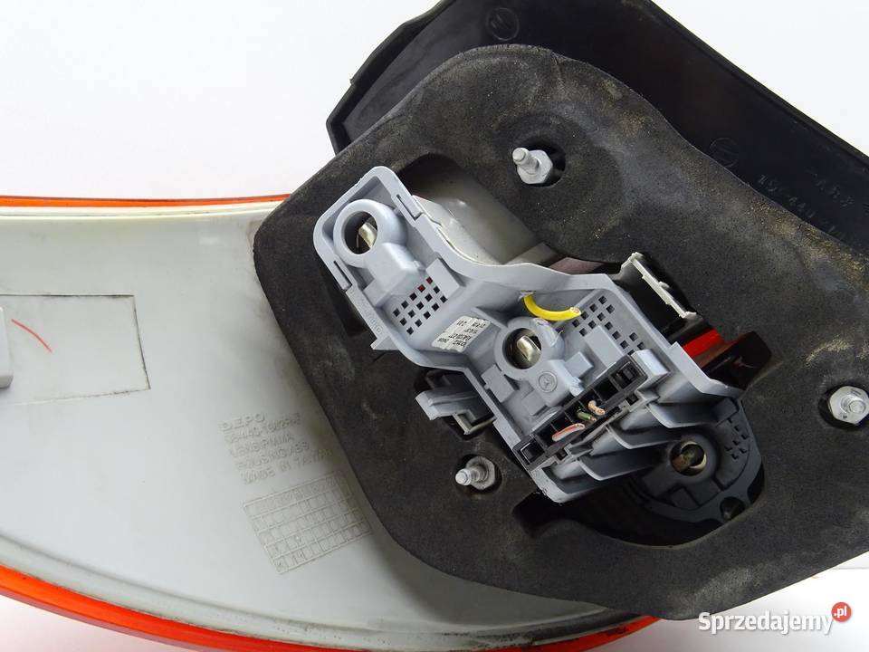 LAMPA PRAWA PRAWY TYŁ TYLNA W BŁOTNIK