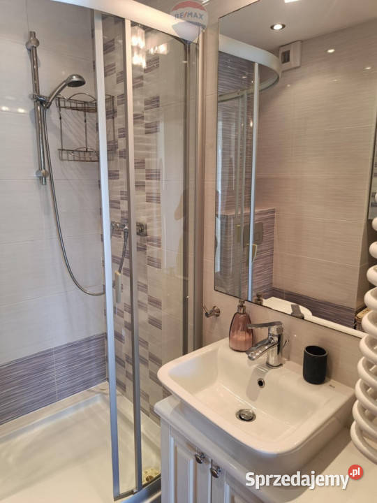 Mieszkanie z garażem i komórką lokatorską sprzedam