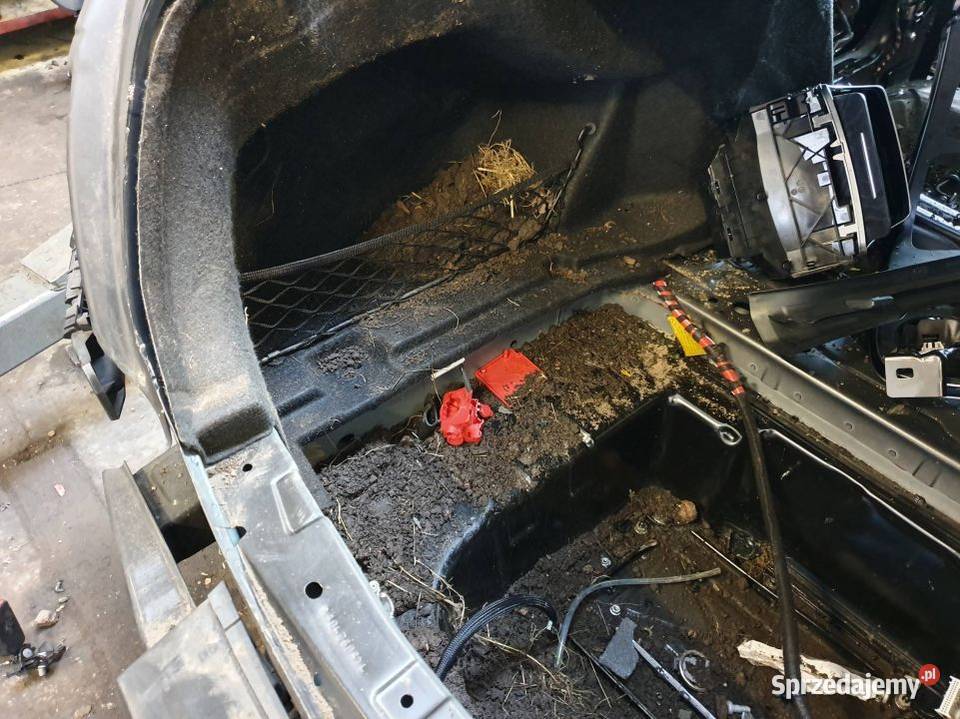 PAS TYLNY WANNA MERCEDES C W205 4MATIC Pozostałe Lipno