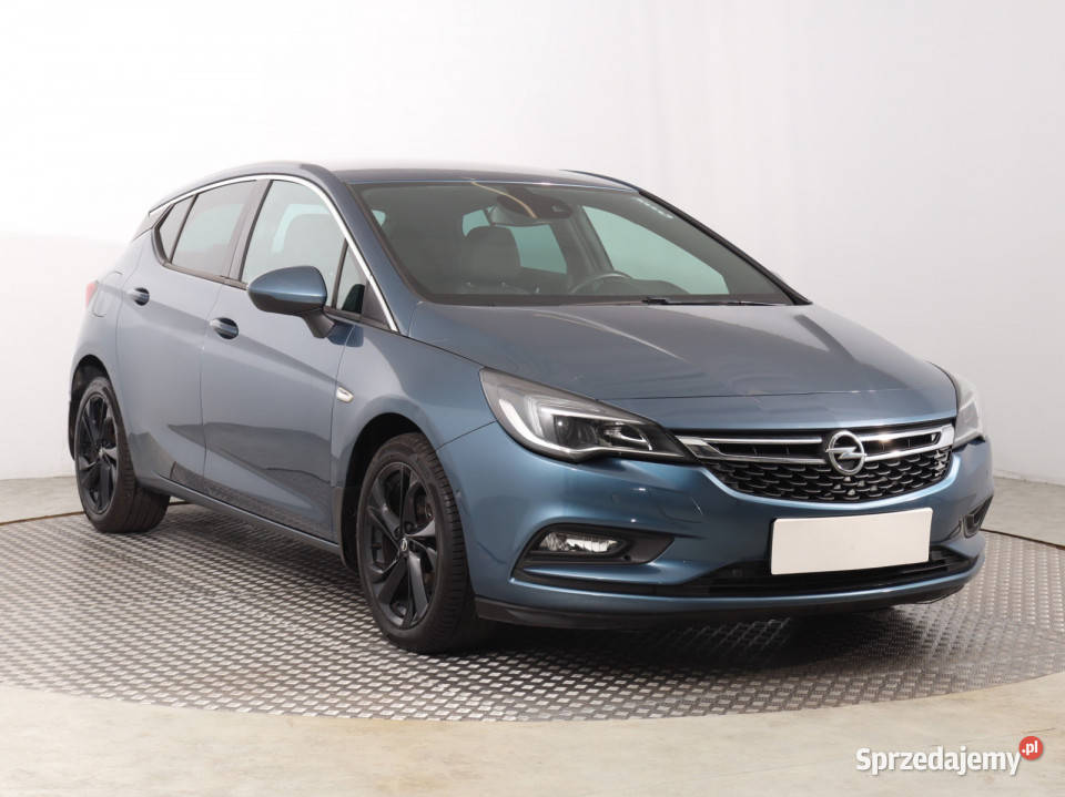 Opel Astra 14 T nawigacja