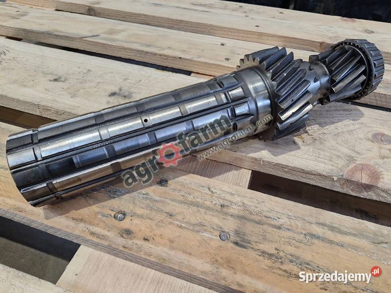 Wałek John Deere 6155M