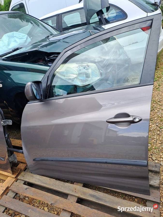 Kia Venga drzwi klapa zderzak kod lakieru NSW i Jastrzębie-Zdrój