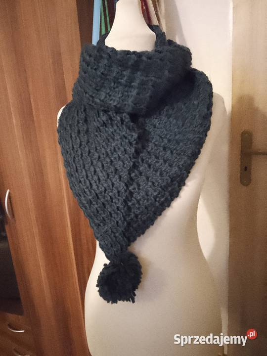 Komin szal damski z pomponem granatowy Chrzanów