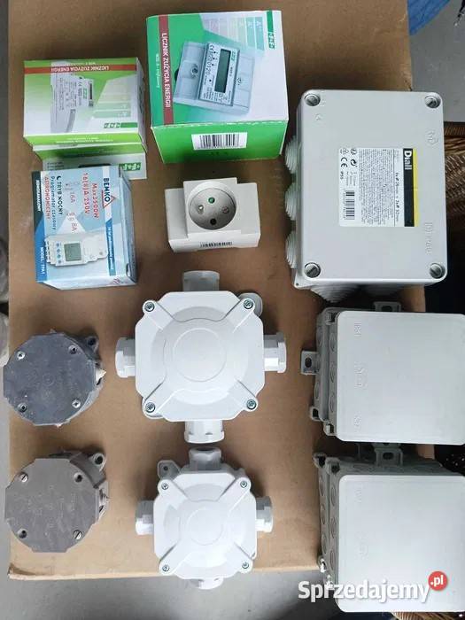 osprzęt elektroinstalacyjny natynkowy i puszki Raków