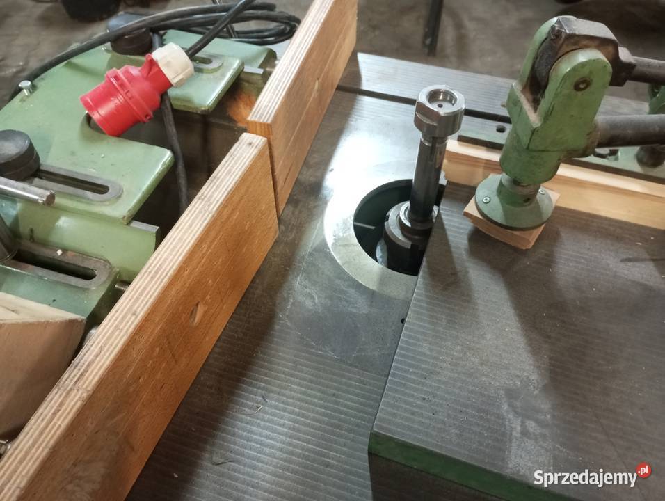 Frezarka dolnowrzecionowa z wózkiem Buk