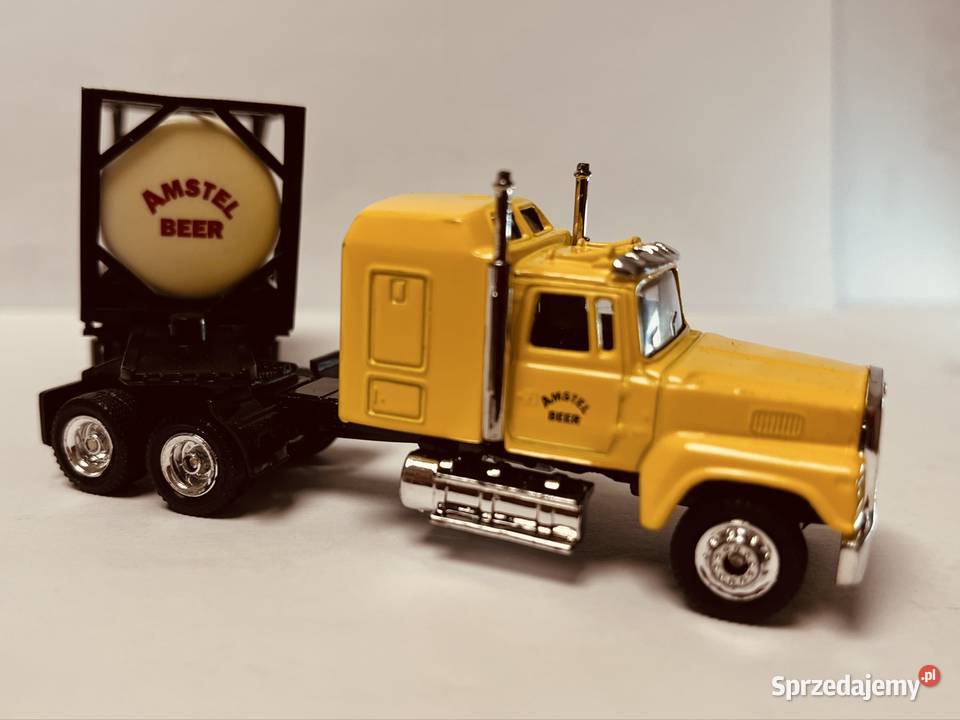 Kolekcjonerski model ciężarówki z naczepą Grudziądz