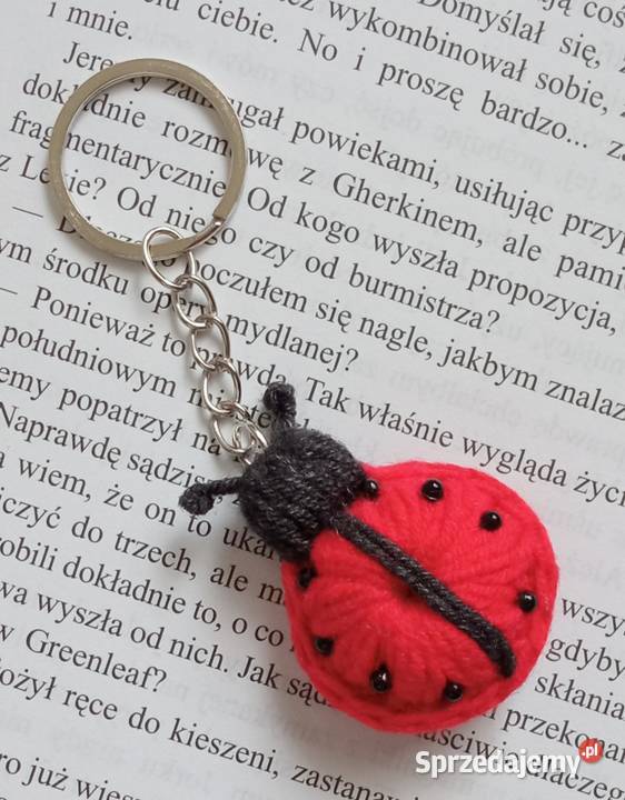 Biedronka wykonana na szydełku brelok Łask