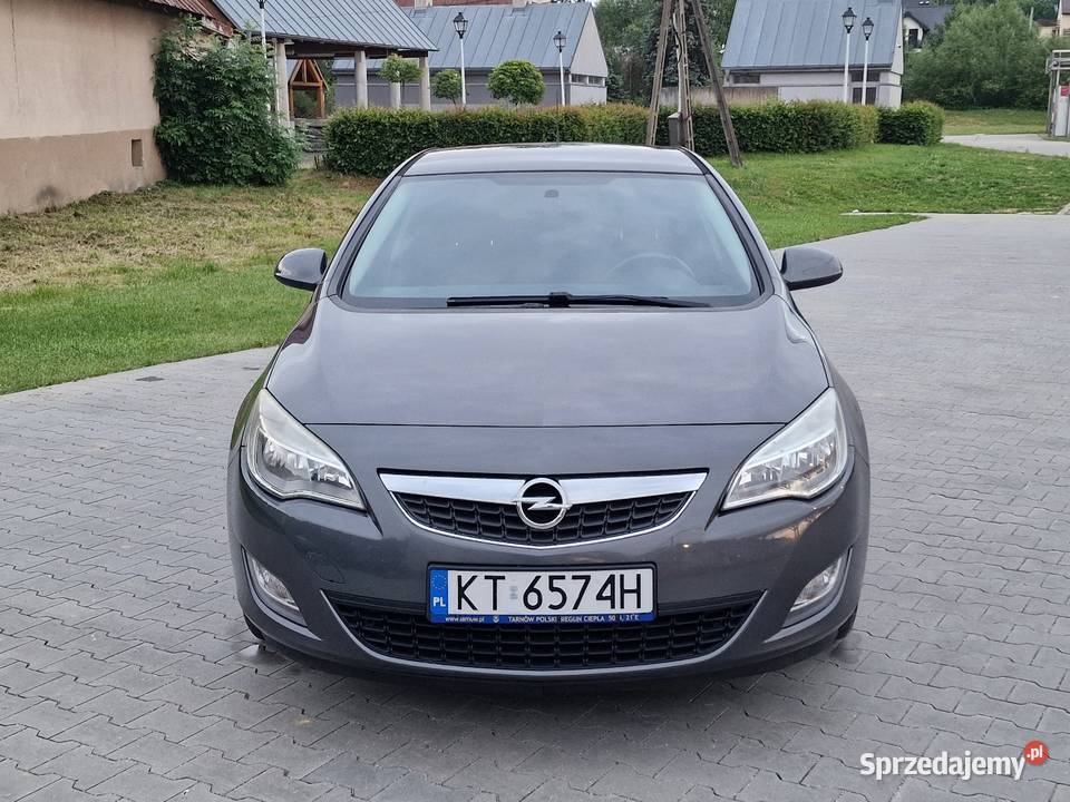 Opel Astra J Hatchback 14 Benz Niski Przebieg światła do jazdy dziennej Astra Ryglice sprzedam