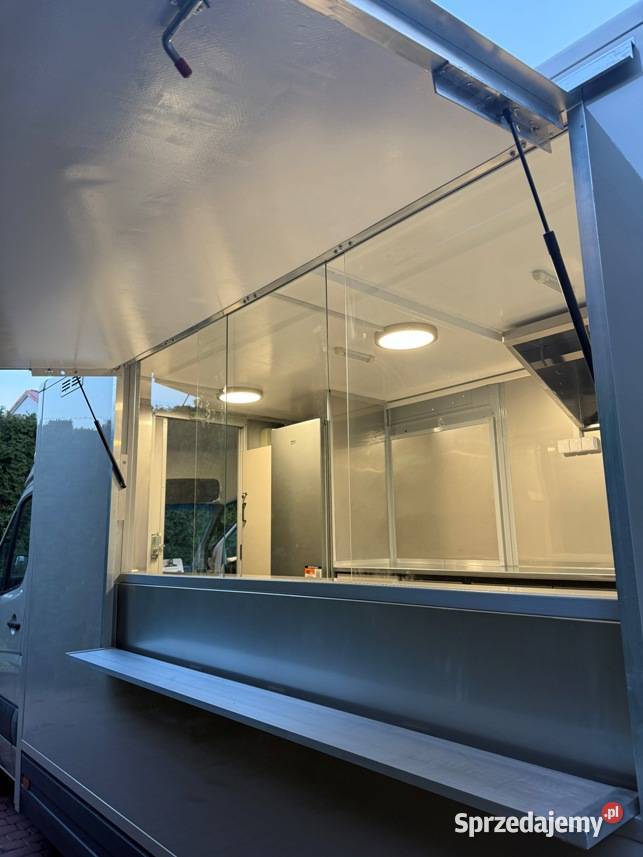 Samochód gastronomiczny Food truck Mercedes Mercedes-Benz