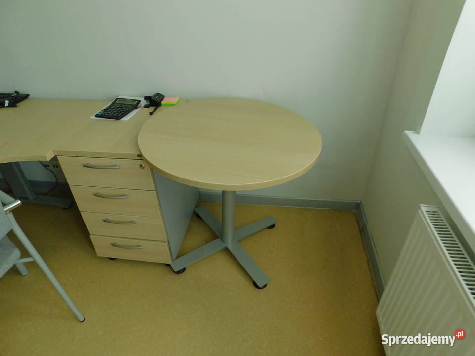 Syndyk sprzeda wyposazenie biura i ruchomości