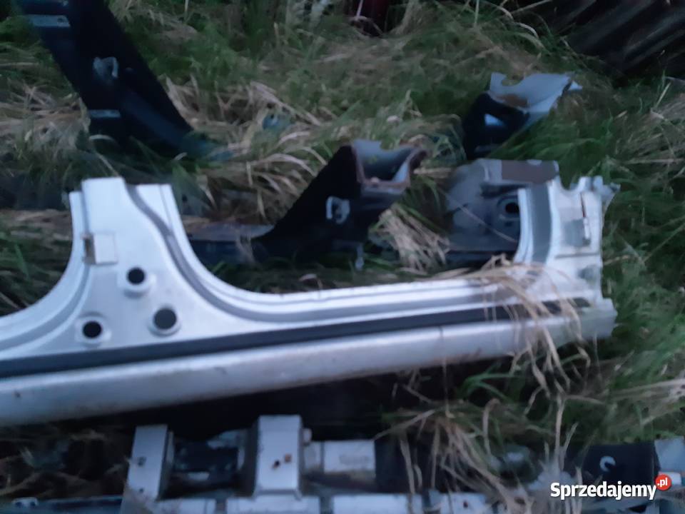 Opel Zafira B prawy próg element cięty osobowe Ksawerów