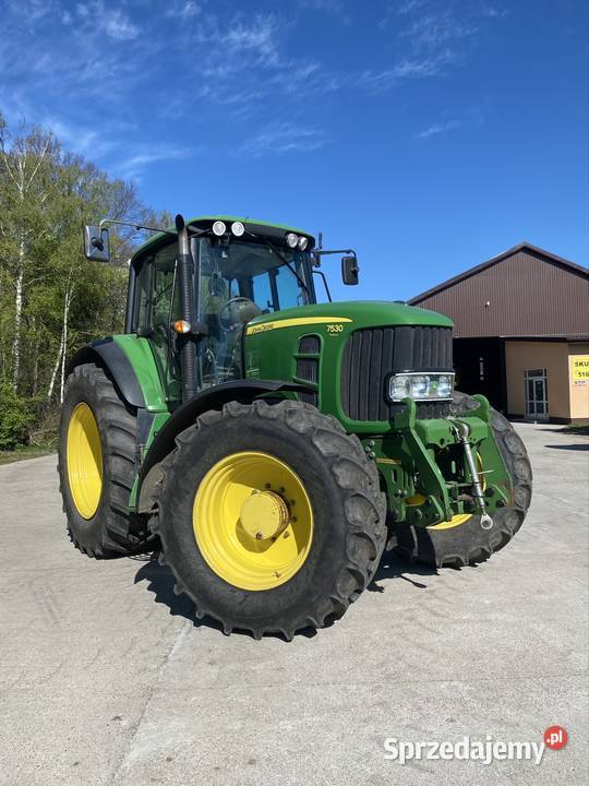 John Deere 7530