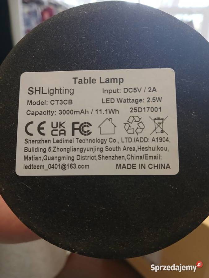 Bezprzewodowa lampka stołowa