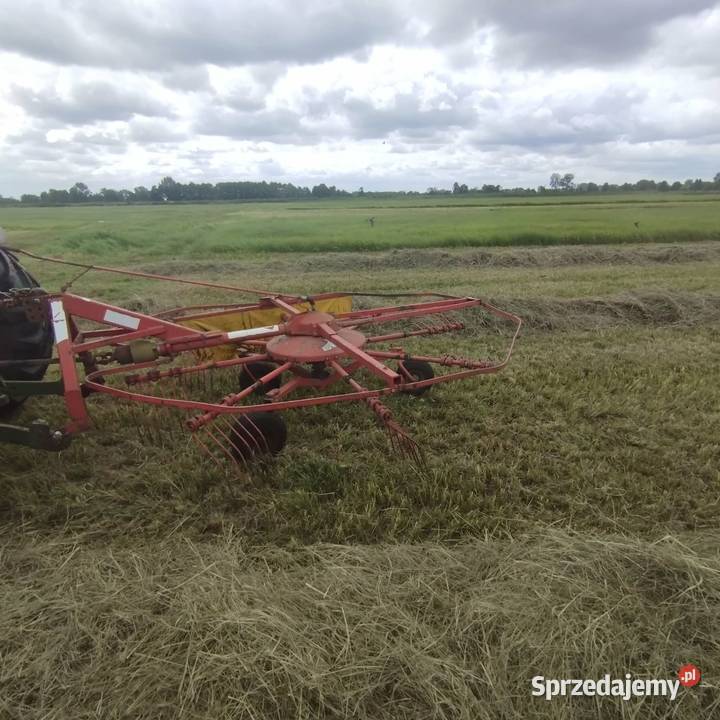 Zgrabiarka karuzelowa Fella