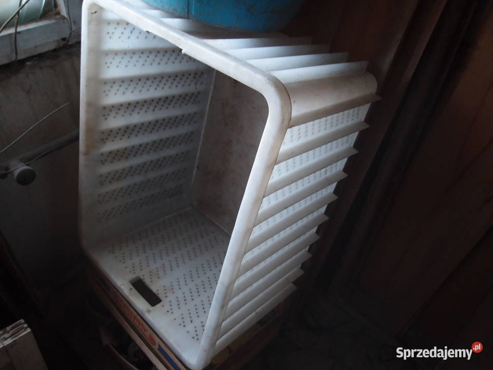 Pojemniki aluminiowe duże 4 Plastikowy duży 1 Łódź