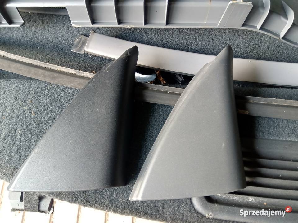 TRÓJKĄT OSŁONA LUSTERKA PRAWA VOLVO V70 S60 Części samochodowe łódzkie Szadek