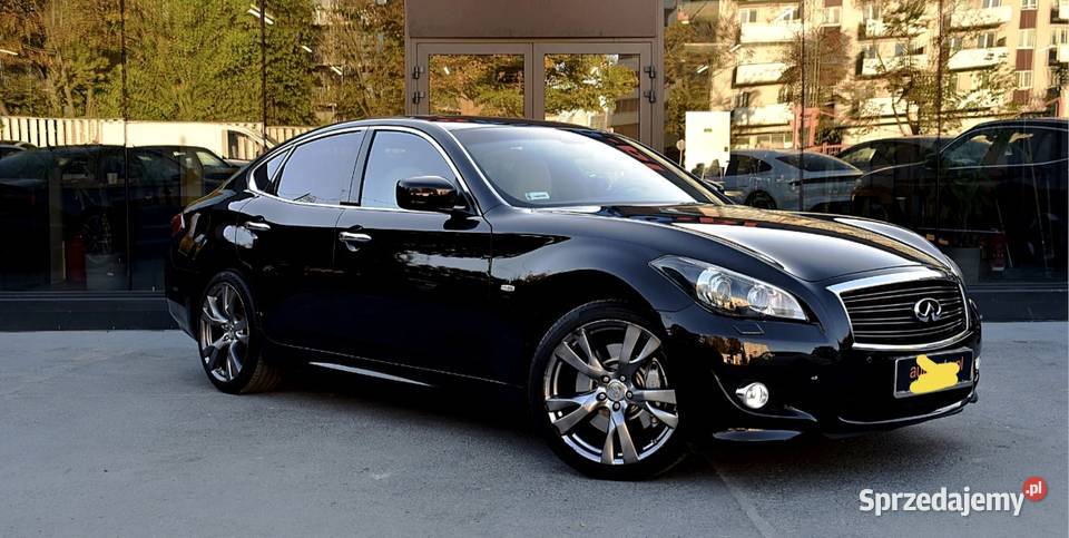 Infiniti M