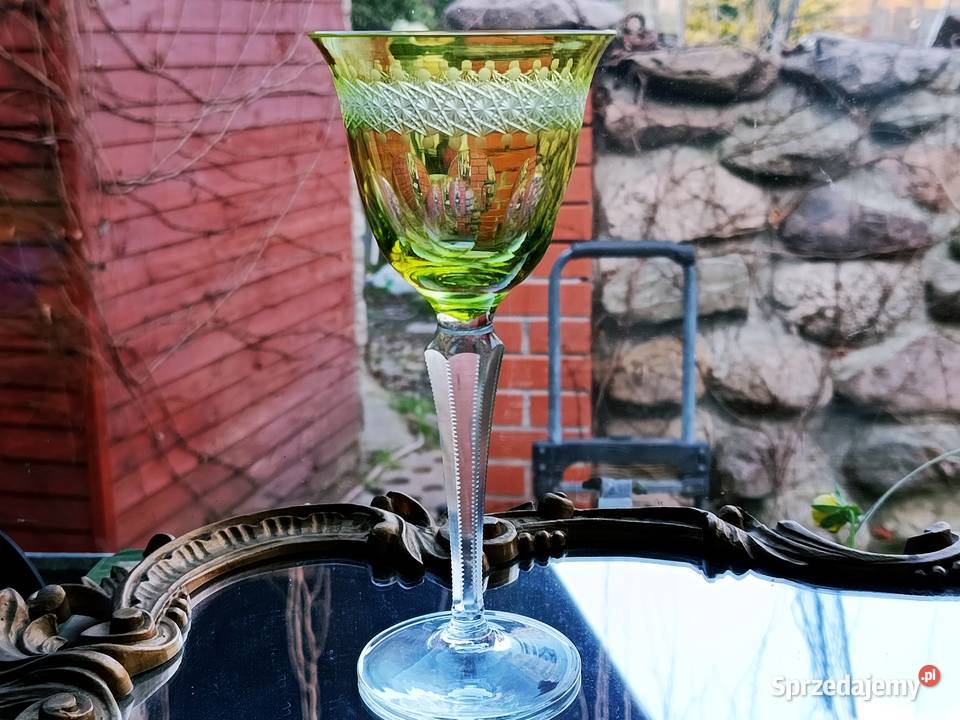 Śliczny kieliszek kryształowy w kolorze cytrynki Klenica