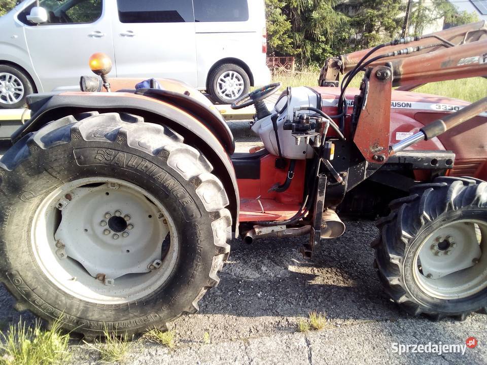 W oryginale Massey Ferguson 4x4 MF 3330f z turem małopolskie Łukowica