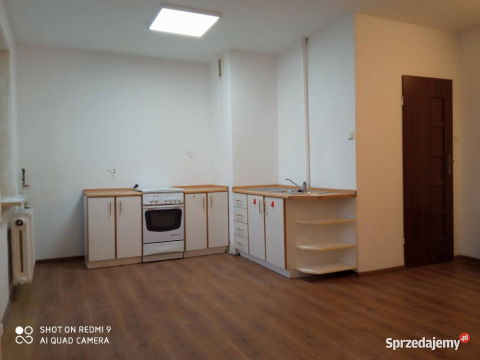 Sprzedam mieszkanie do remontu 4210m2 Metrze 3 piętra i więcej Warszawa