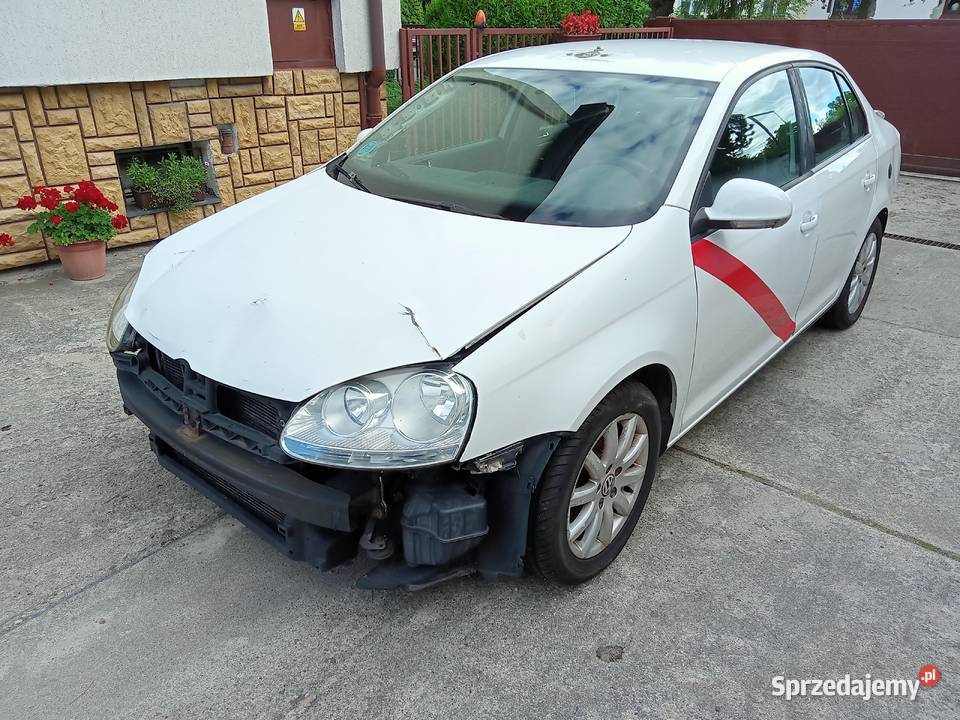 VW Jetta 16i MPI 102 LPG 2009r kolizji Samochody osobowe Trzcianka