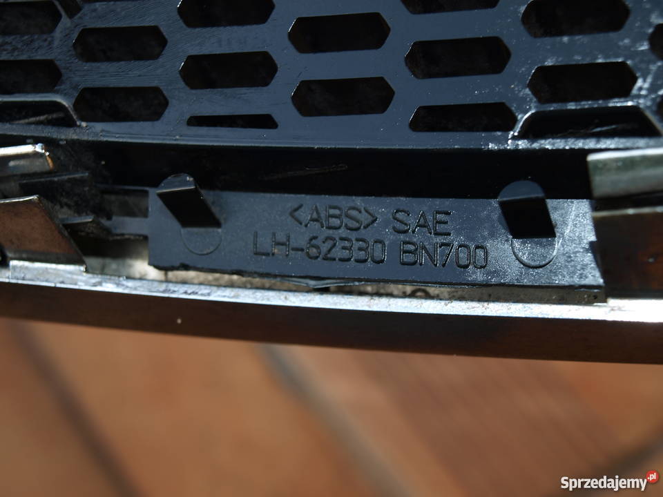 Nissan Almera listwa chrom na grill przód lewa