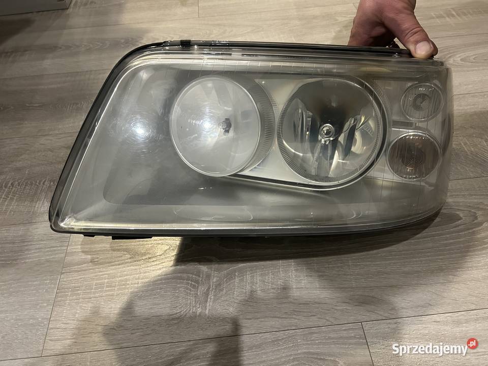 Lampa przednia Volkswagen T5 Caravela Czarna
