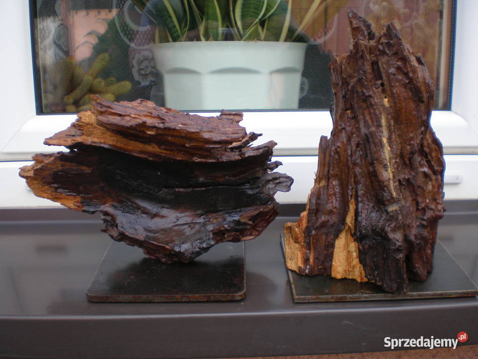 drewniana ozdoba na metalowej podstawie Siedlce