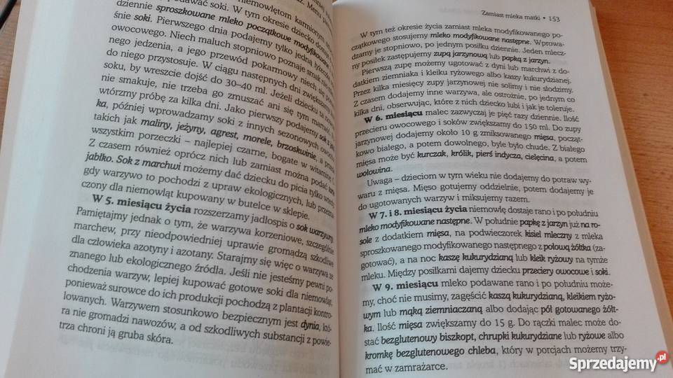Karmimy małe dziecko Jolanta Zdzieniecka 2002 Książki naukowe i popularnonaukowe Gdańsk