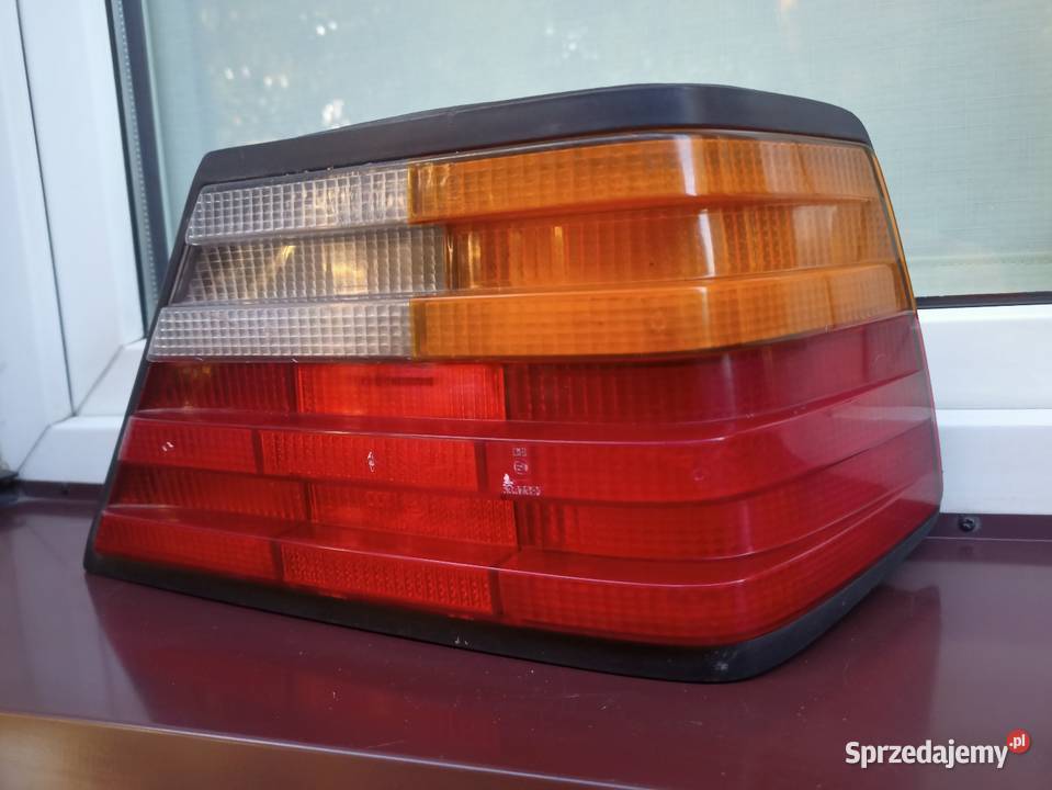 Mercedes W124 sedan lampa tył tylna prawa wkład Sieradz
