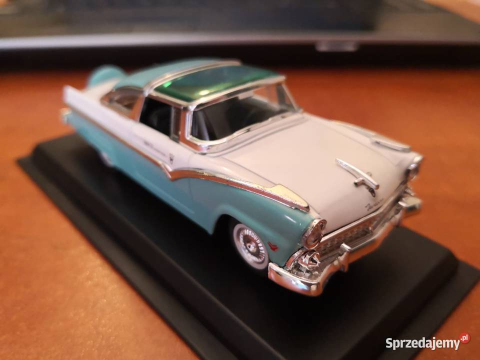 Model Ford Fairlaine Crown Victoria 143 Wrocław