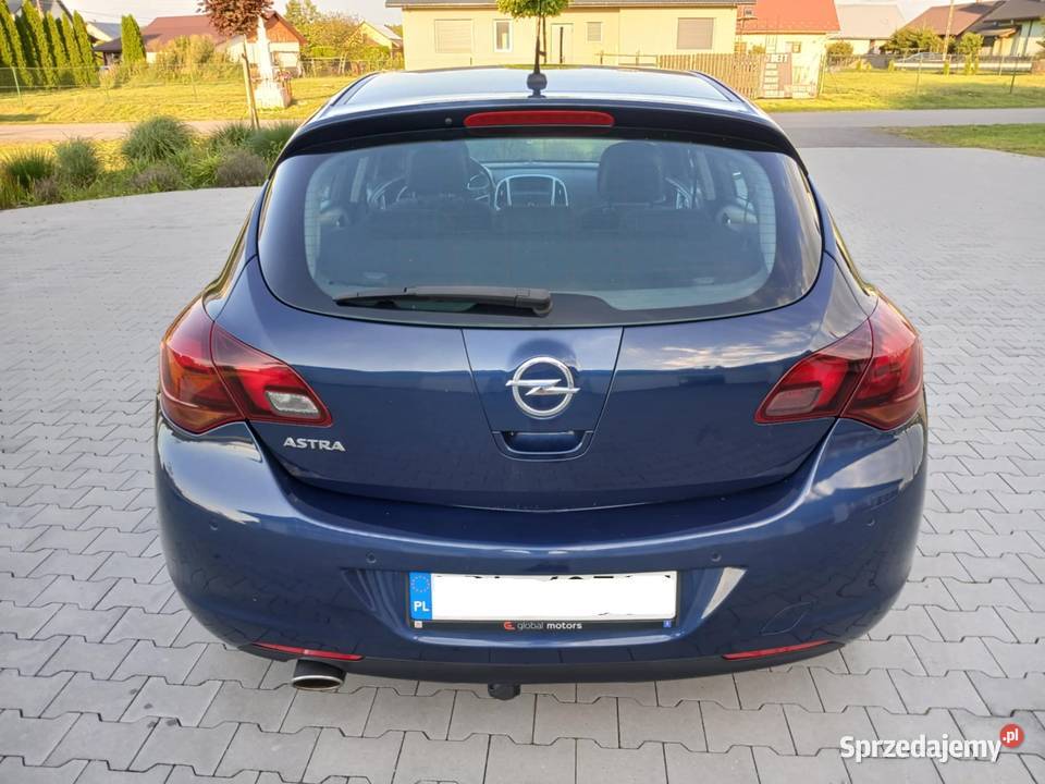 Opel Astra J 2010 14GAZ Cosmo Grzane fotele Rok produkcji 2010 Astra Przeworsk
