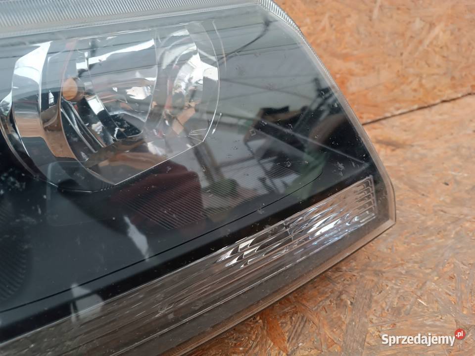 LAMPA PRAWY PRZÓD XENON SUZUKI VITARA II 0814 osobowe wielkopolskie Nowy Tomyśl