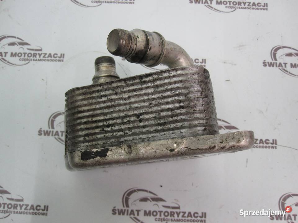 BMW 1 20 B 09r chłodniczka oleju B8316007