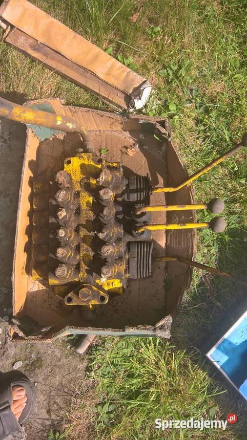 rozdzielacz hydrauliki z dźwigniami sterującymi Lubartów