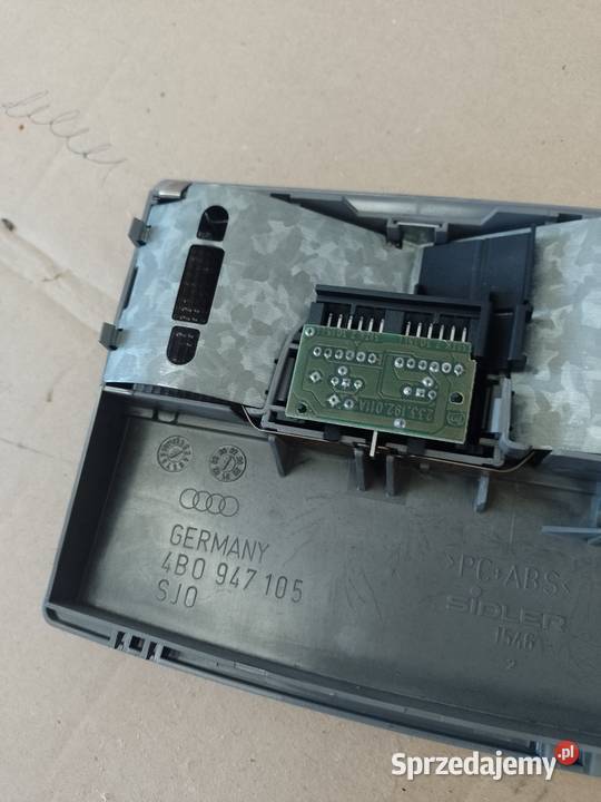 Lampka podsufitki Audi A6 C5 Rok produkcji 1998 śląskie Porąbka