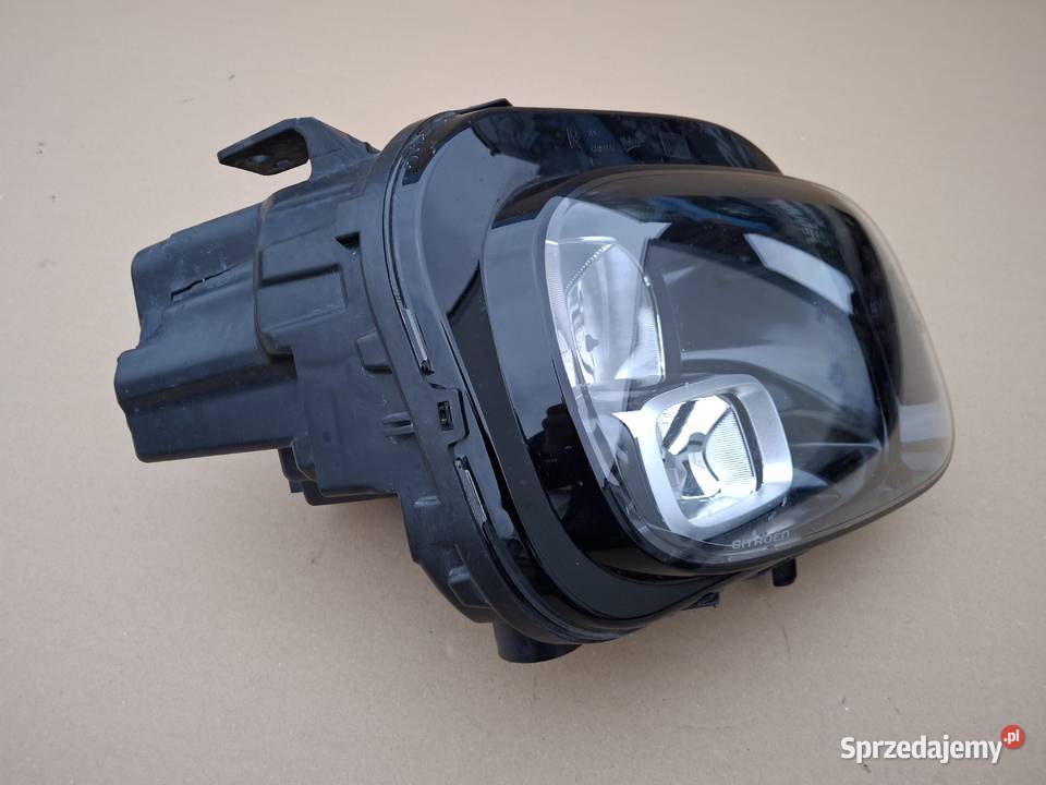 CITROEN C3 AIRCROSS REFLEKTOR PRAWY LAMPA PRAWA Bieleń