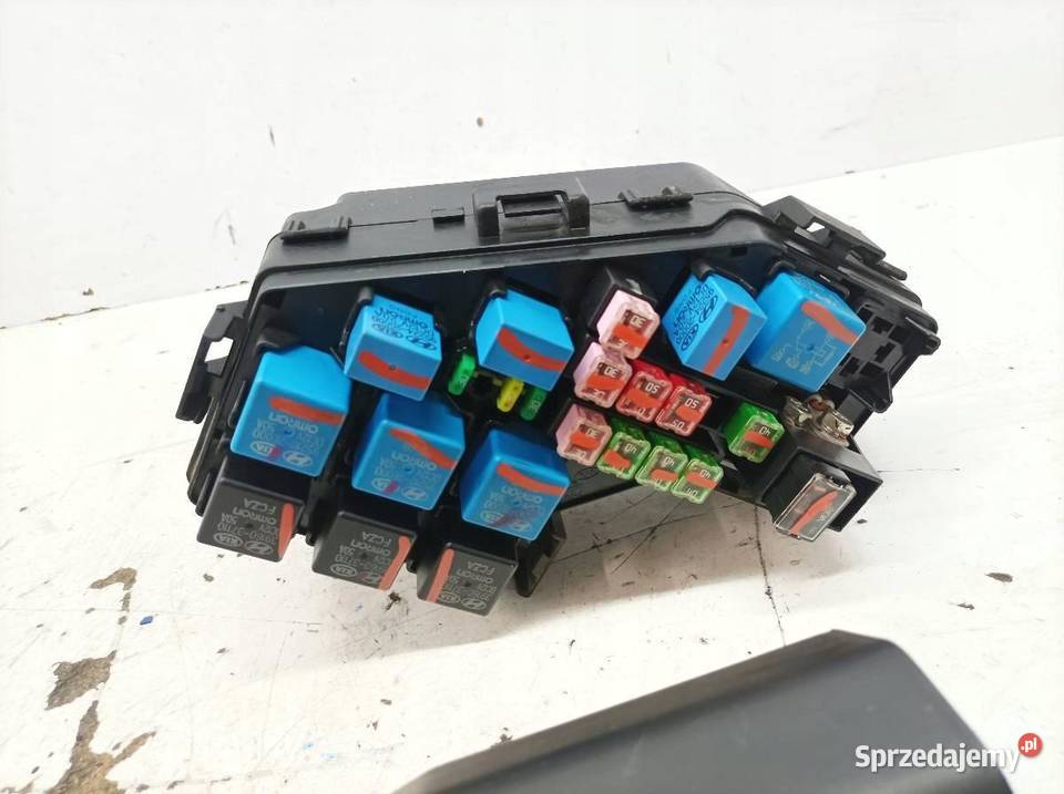 SKRZYNKA BEZPIECZNIKÓW 30 D 239 Hyundai ix55 I