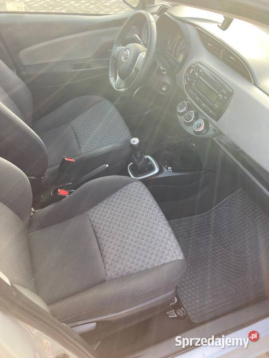 Toyota Yaris 2014 stan idealny niski przebieg