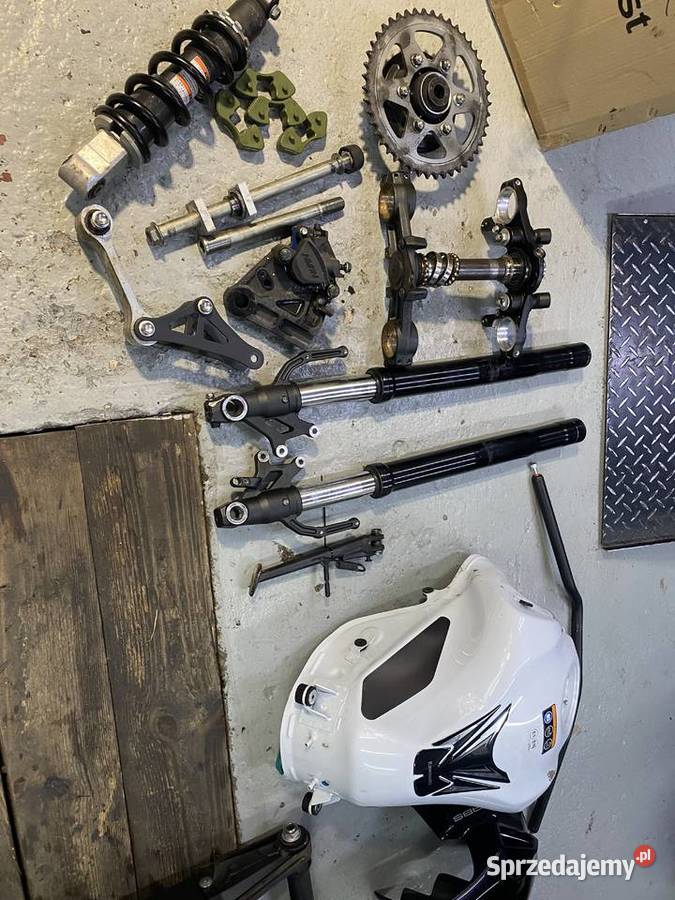 Kawasaki z900 2022wszystkie części Łańcut sprzedam