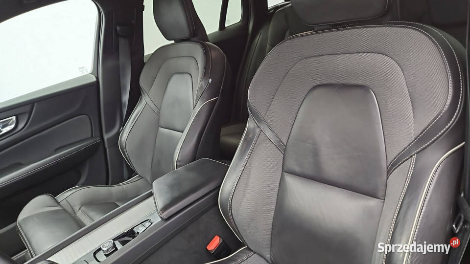 Volvo V60 B4 D Plus Dark aut Z Polskiego Salonu lakier metallic