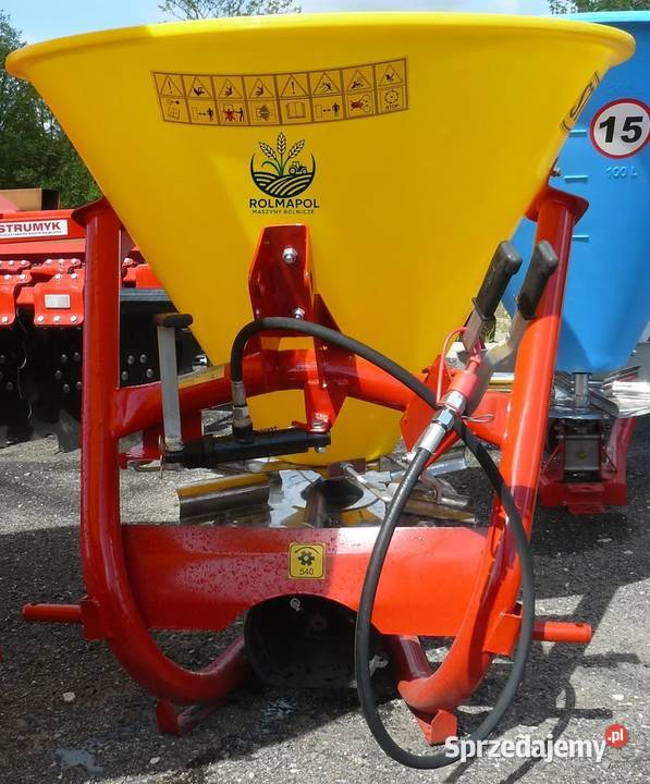 Rozsiewacze do nawozów marki STRUMYK 200500 l Bałtów