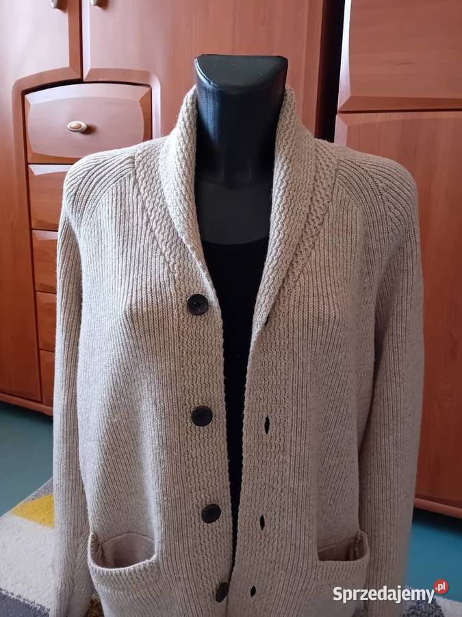 Beżowy gruby ciepły sweter
