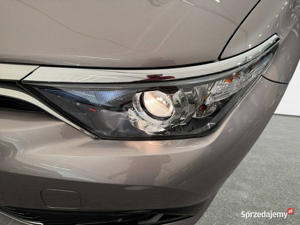 Toyota Auris 16 132 M6 20152016 r salon przebieg isofix małopolskie Myślenice